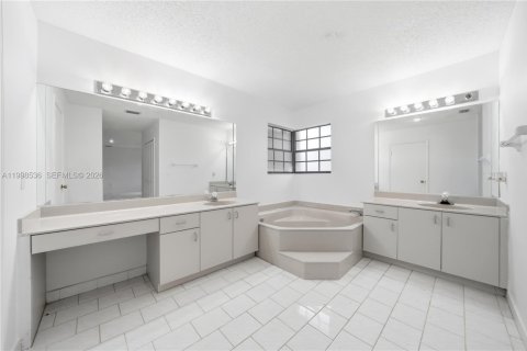 Купить виллу или дом в Майами, Флорида 4 спальни, 238.94м2, № 2068135 - фото 22