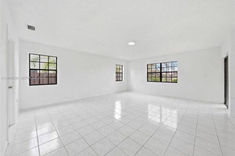 Купить виллу или дом в Майами, Флорида 4 спальни, 238.94м2, № 2068135 - фото 10