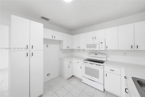 Купить виллу или дом в Майами, Флорида 4 спальни, 238.94м2, № 2068135 - фото 14