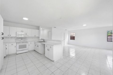 Купить виллу или дом в Майами, Флорида 4 спальни, 238.94м2, № 2068135 - фото 12