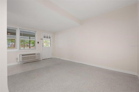 Condo in Sarasota, Florida, 1 bedroom  № 2215296 - photo 6
