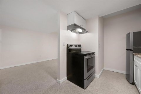 Condo in Sarasota, Florida, 1 bedroom  № 2215296 - photo 10