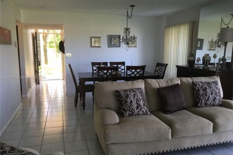 Condo in West Palm Beach, Florida, 2 bedrooms № 2089746 - photo 17