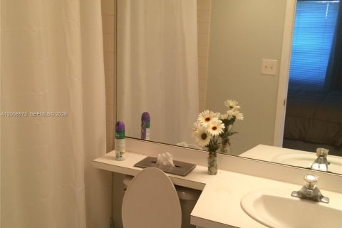Condo in West Palm Beach, Florida, 2 bedrooms № 2089746 - photo 11