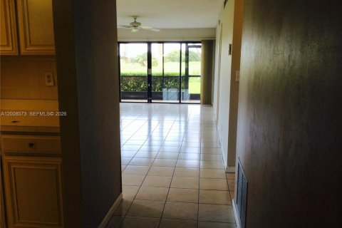 Condo in West Palm Beach, Florida, 2 bedrooms № 2089746 - photo 16