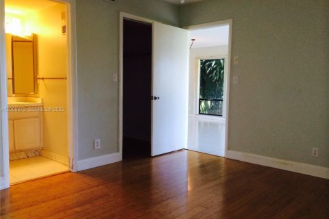 Condo in West Palm Beach, Florida, 2 bedrooms № 2089746 - photo 5
