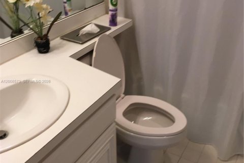 Condo in West Palm Beach, Florida, 2 bedrooms № 2089746 - photo 15