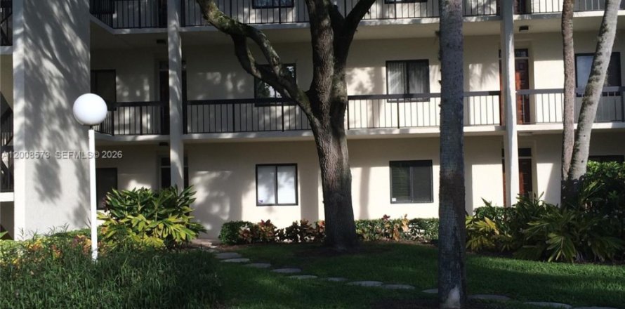 Condo in West Palm Beach, Florida, 2 bedrooms № 2089746