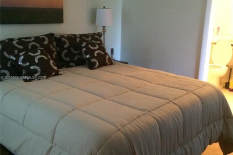 Condo in West Palm Beach, Florida, 2 bedrooms № 2089746 - photo 8