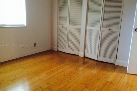 Condo in West Palm Beach, Florida, 2 bedrooms № 2089746 - photo 14