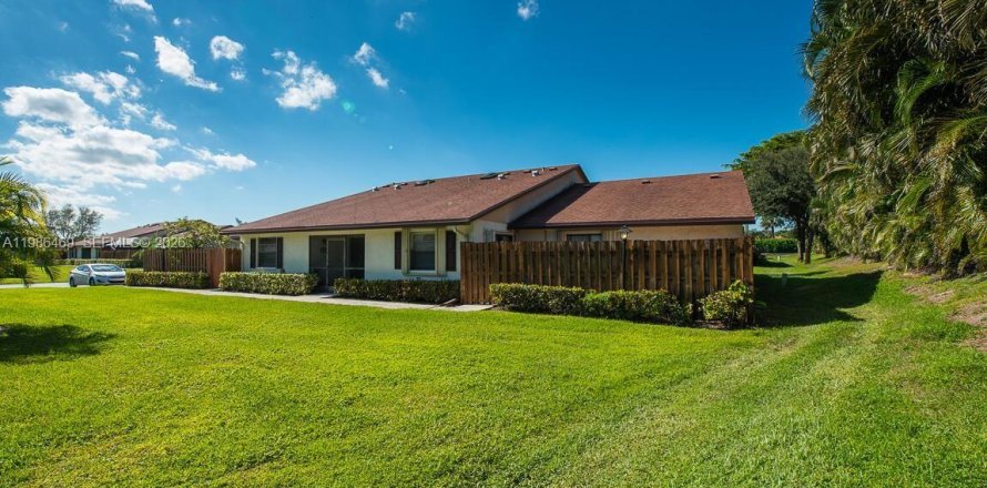 House in Boynton Beach, Florida 2 bedrooms № 2047770