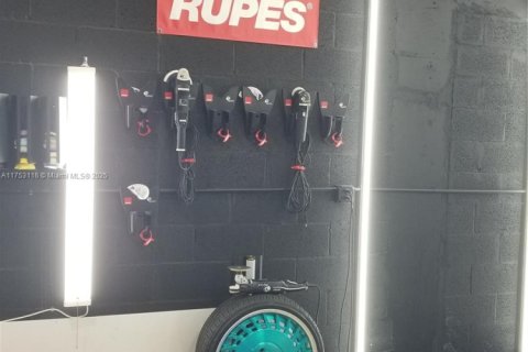 Propiedad comercial en venta en Miami, Florida № 1942848 - foto 11