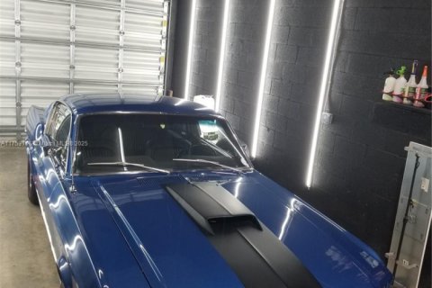 Propiedad comercial en venta en Miami, Florida № 1942848 - foto 4