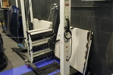 Propiedad comercial en venta en Miami, Florida № 1942848 - foto 17