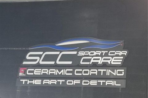 Propiedad comercial en venta en Miami, Florida № 1942848 - foto 3