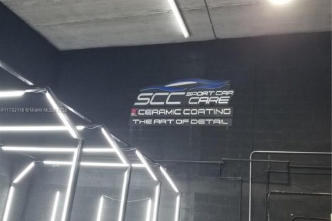 Propiedad comercial en venta en Miami, Florida № 1942848 - foto 14