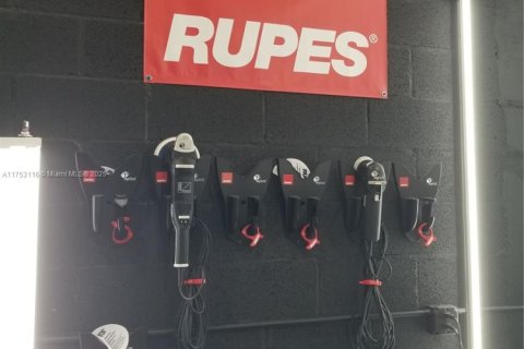 Propiedad comercial en venta en Miami, Florida № 1942848 - foto 10