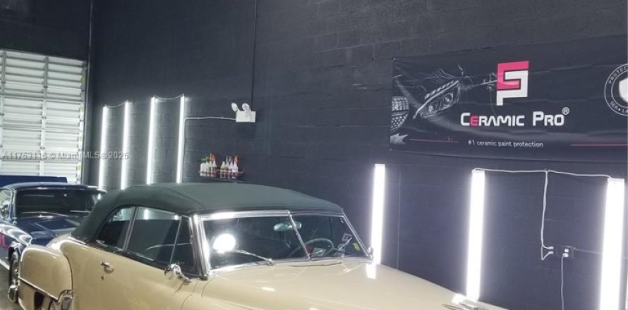 Propiedad comercial en Miami, Florida № 1942848