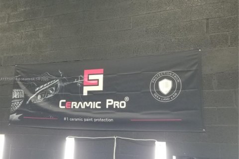 Propiedad comercial en venta en Miami, Florida № 1942848 - foto 26