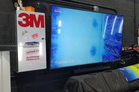 Propiedad comercial en venta en Miami, Florida № 1942848 - foto 19