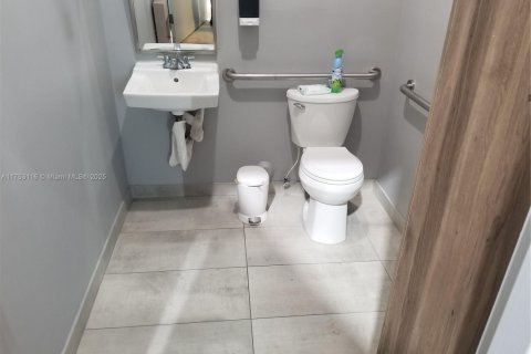 Propiedad comercial en venta en Miami, Florida № 1942848 - foto 29