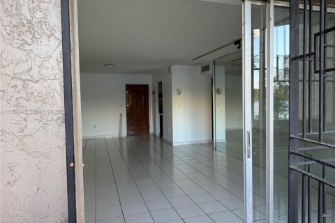 Купить кондоминиум в Майами, Флорида 2 спальни, 95.69м2, № 1992713 - фото 7