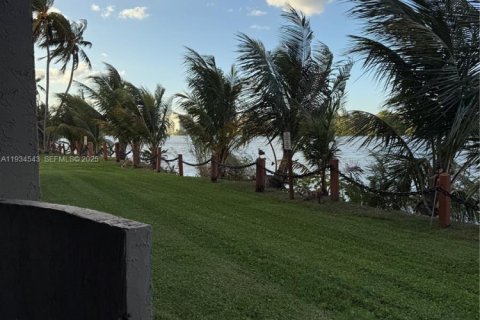 Купить кондоминиум в Майами, Флорида 2 спальни, 95.69м2, № 1992713 - фото 3