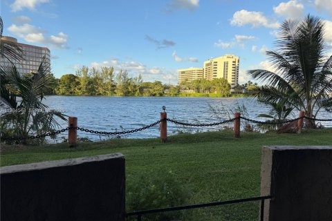 Купить кондоминиум в Майами, Флорида 2 спальни, 95.69м2, № 1992713 - фото 1