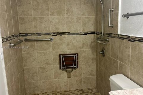 Condominio en alquiler en Miami, Florida, 2 dormitorios, 90.95 m2 № 1952984 - foto 22