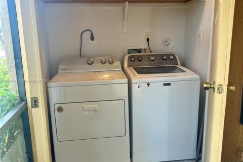 Condominio en alquiler en Miami, Florida, 2 dormitorios, 90.95 m2 № 1952984 - foto 26