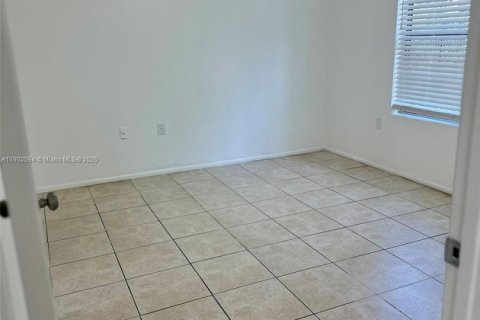 Condominio en alquiler en Miami, Florida, 2 dormitorios, 90.95 m2 № 1952984 - foto 19