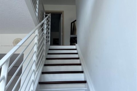 Condominio en alquiler en Miami, Florida, 1 dormitorio, 61.78 m2 № 1882045 - foto 5
