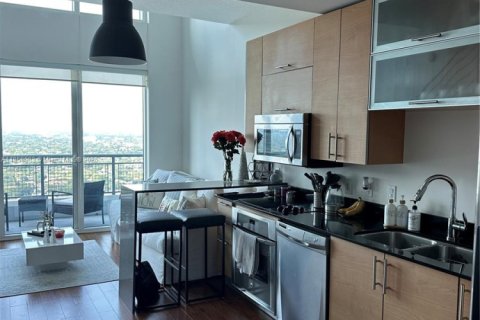 Condominio en alquiler en Miami, Florida, 1 dormitorio, 61.78 m2 № 1882045 - foto 2