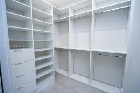 Casa en venta en Miami, Florida, 4 dormitorios, 270.25 m2 № 2058921 - foto 26