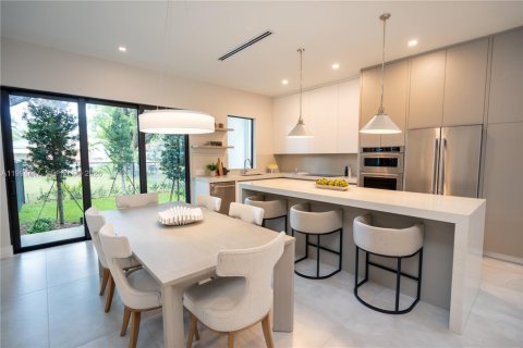 Casa en venta en Miami, Florida, 4 dormitorios, 270.25 m2 № 2058921 - foto 5