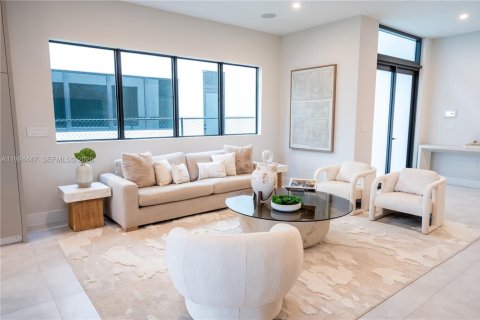Casa en venta en Miami, Florida, 4 dormitorios, 270.25 m2 № 2058921 - foto 6