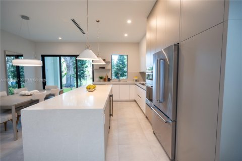 Casa en venta en Miami, Florida, 4 dormitorios, 270.25 m2 № 2058921 - foto 8