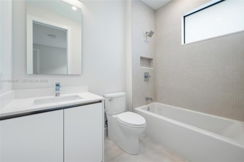 Casa en venta en Miami, Florida, 4 dormitorios, 270.25 m2 № 2058921 - foto 24
