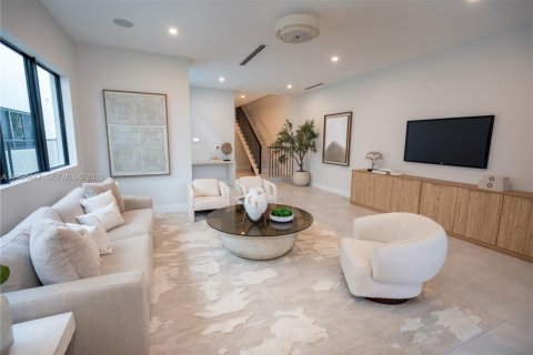 Casa en venta en Miami, Florida, 4 dormitorios, 270.25 m2 № 2058921 - foto 9