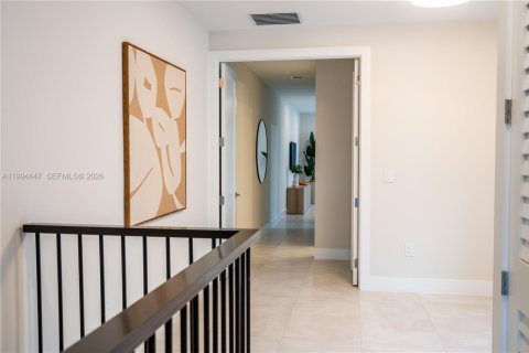 Casa en venta en Miami, Florida, 4 dormitorios, 270.25 m2 № 2058921 - foto 14