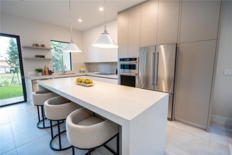 Casa en venta en Miami, Florida, 4 dormitorios, 270.25 m2 № 2058921 - foto 7
