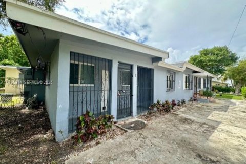 Commercial property in Miami, Florida 180.42 sq.m. № 1985812 - photo 18