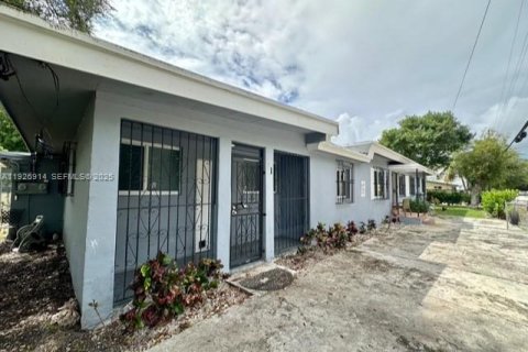 Commercial property in Miami, Florida 180.42 sq.m. № 1985812 - photo 19
