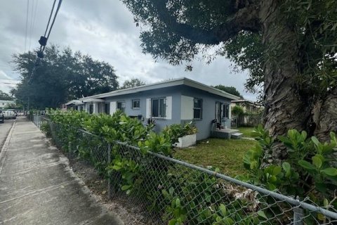 Commercial property in Miami, Florida 180.42 sq.m. № 1985812 - photo 21