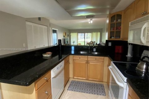 Condo in Deerfield Beach, Florida, 2 bedrooms  № 1755972 - photo 9