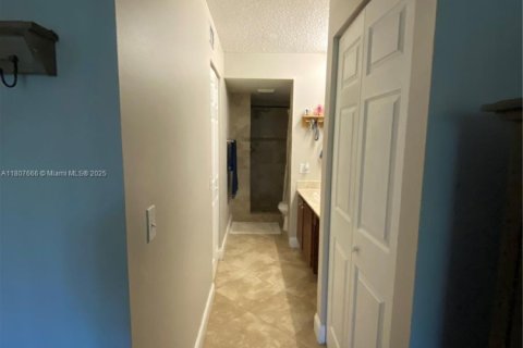 Condo in Deerfield Beach, Florida, 2 bedrooms  № 1755972 - photo 23