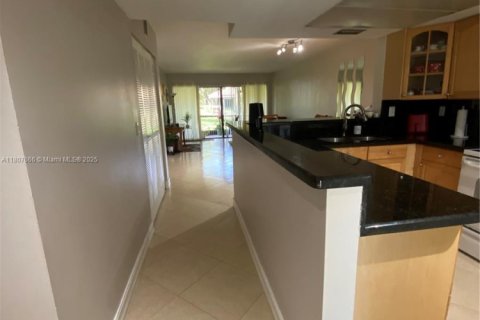 Condo in Deerfield Beach, Florida, 2 bedrooms  № 1755972 - photo 7