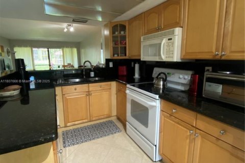 Condo in Deerfield Beach, Florida, 2 bedrooms  № 1755972 - photo 8