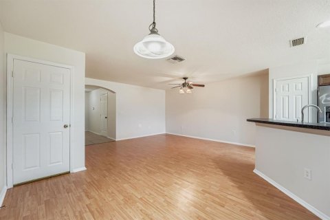 Townhouse in Brandon, Florida 3 bedrooms, 137.4 sq.m. № 1875933 - photo 10