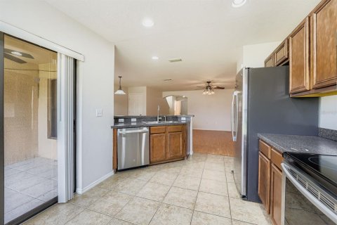 Townhouse in Brandon, Florida 3 bedrooms, 137.4 sq.m. № 1875933 - photo 12